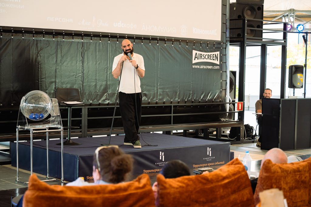 Летние стендап-концерты на крыше "Каширской Плазы"